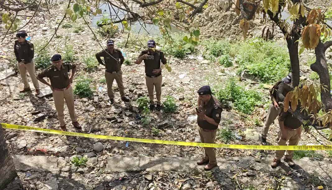 चूना भट्टा क्षेत्र में पुराने खंडहर में मिला महिला का शव