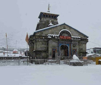 पूरी केदार घाटी बर्फ की चादर से ढकी