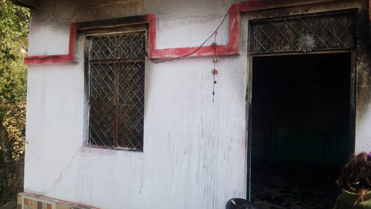 तोलब मयकोटी में अज्ञात अराजक तत्वों ने घर फूंका, क्षेत्र में दहशत