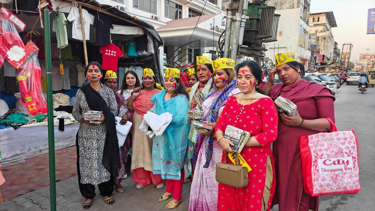 निजी फाउंडेशन ने किन्नर समाज के साथ किया होली मिलन कार्यक्रम