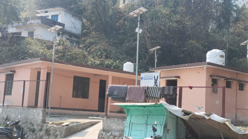 मनमानी: स्कूल के छात्रावास में चल रहा पशु उपचार केंद्र, जनप्रतिनिधियों ने डीएम को दिया अल्टीमेटम