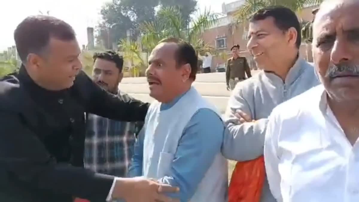 गृहमंत्री के कार्यक्रम की तैयारियों का जायजा लेने पहुंचे सीएम का स्वागत करने से रोकने पर भड़के भाजपा नेता