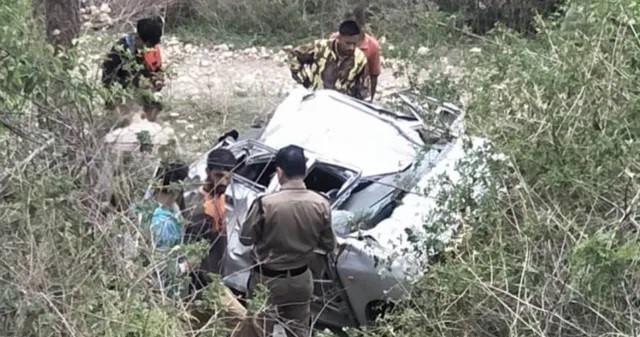 खाई में गिरी कार,चालक की मौत