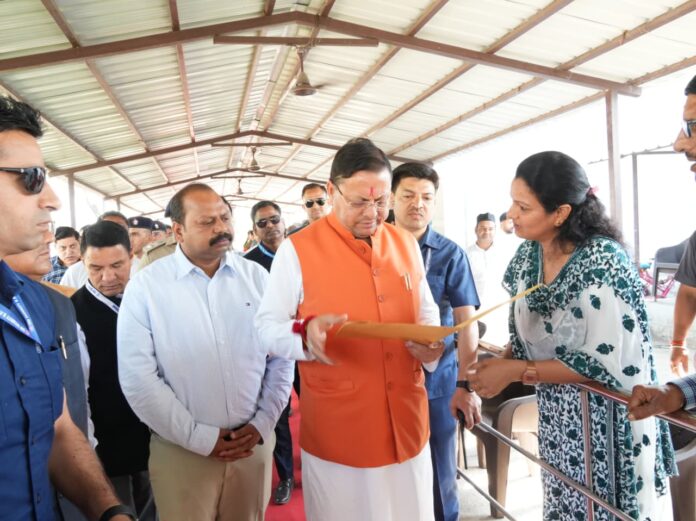 सीएम धामी ने जनप्रतिनिधियों व जनता से मुलाकात कर सुनी जनसमस्याएं