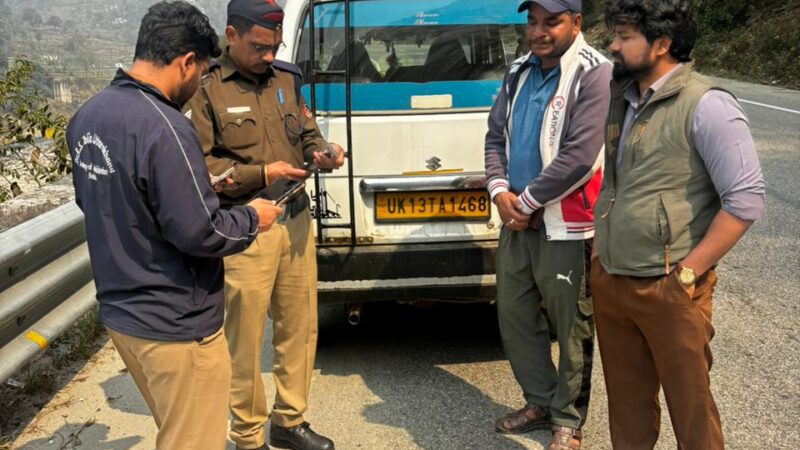 एक्शन: ओवरलोड और बिना हेलमेट चालकों पर कार्रवाई, रुद्रप्रयाग में वाहनों की सघन चेकिंग