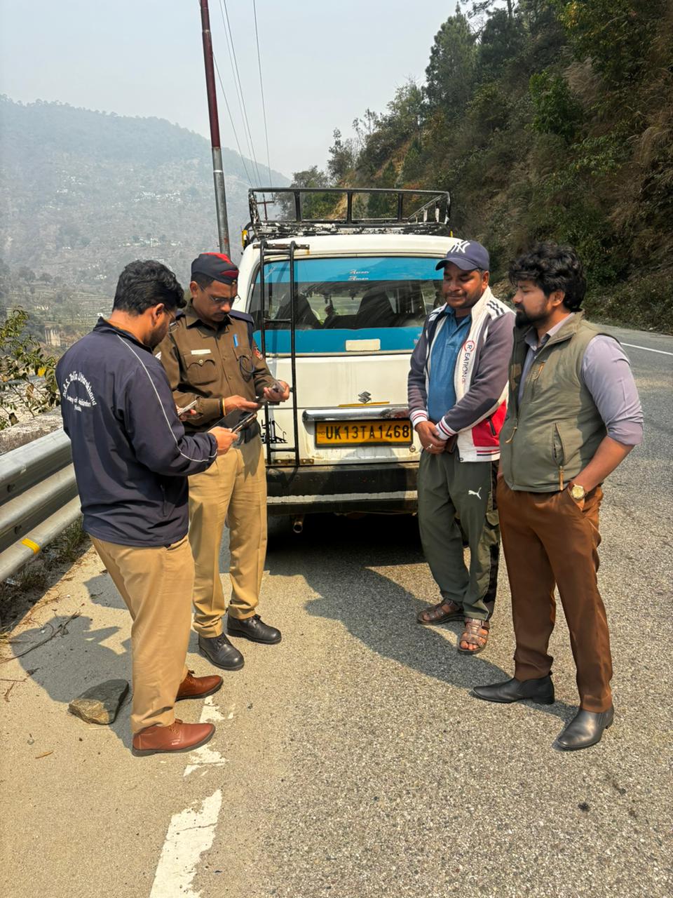 एक्शन: ओवरलोड और बिना हेलमेट चालकों पर कार्रवाई, रुद्रप्रयाग में वाहनों की सघन चेकिंग