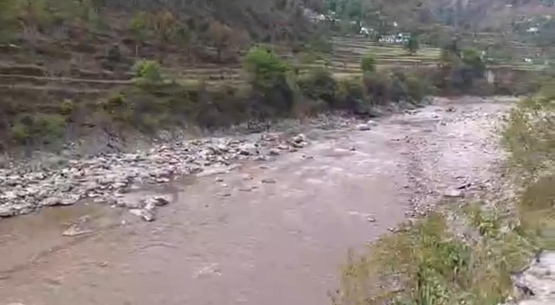 कुंड बैराज गेट खुलते ही मटमैली हुई मंदाकिनी, केदारघाटी में दहशत