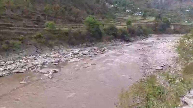 सनसनी:  कुंड बैराज गेट खुलते ही मटमैली हुई मंदाकिनी, केदारघाटी के लोगों में दहशत