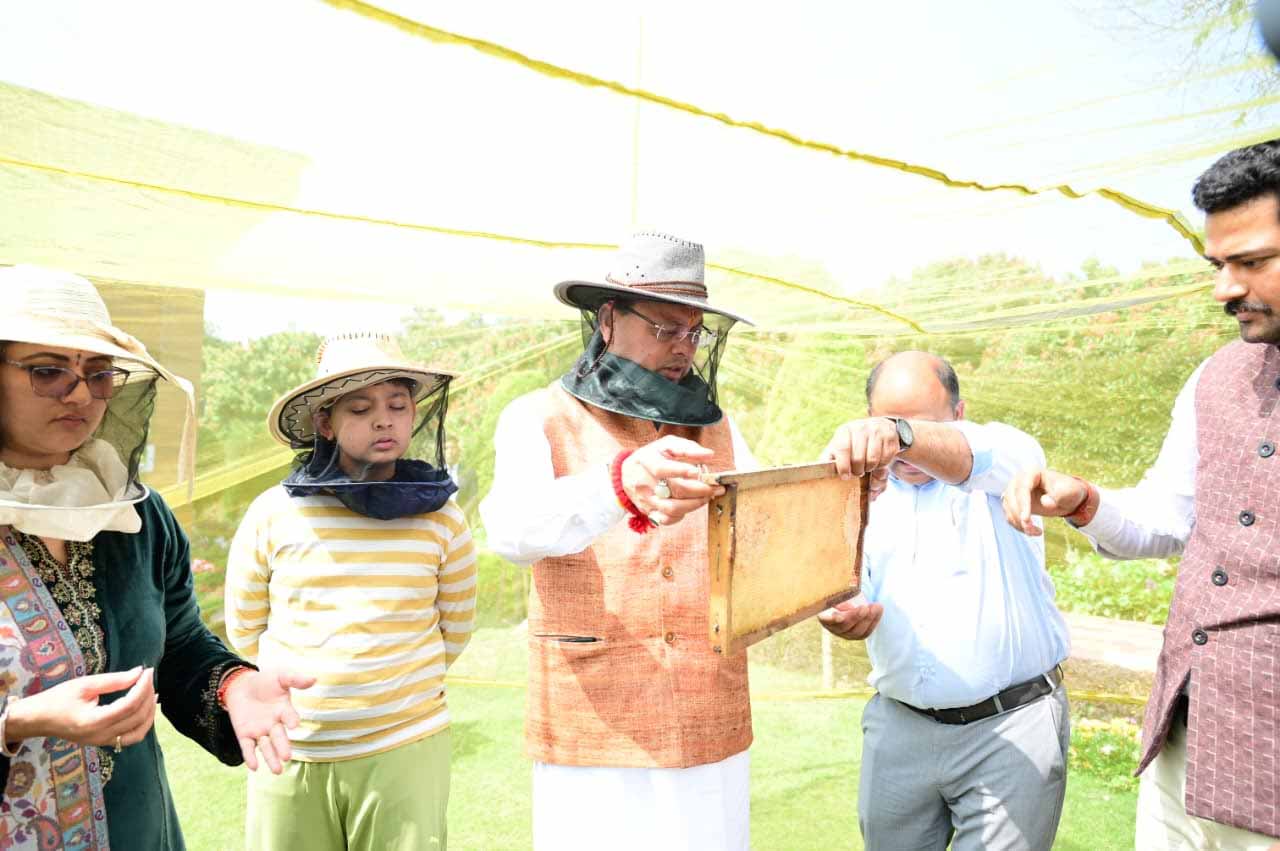 उत्तराखण्ड में मौन पालन की अपार संभावनाएंः सीएम धामी
