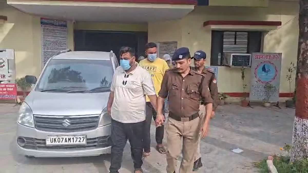 व्यभिचार: पुलिस ने किया सैक्स रैकेट का भंडाफोड़, दो पुरुष, एक महिला गिरफ्तार, आपत्तिजनक सामग्री बरामद