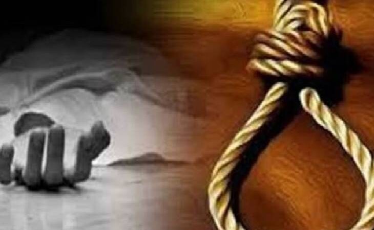 सनसनी: महाविद्यालय परिसर में पेड़ पर लटका मिला कर्मचारी का शव, खुदकुशी का अंदेशा