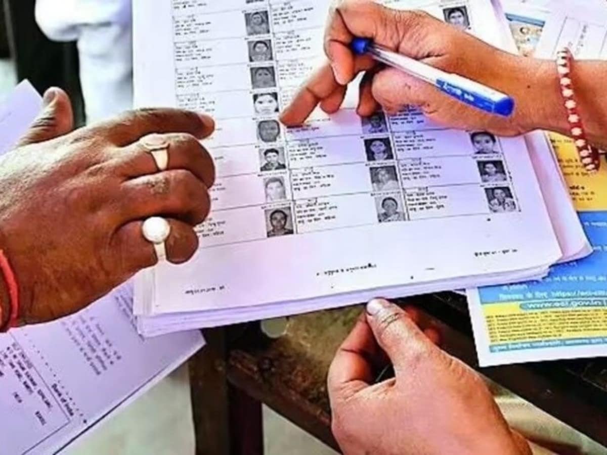 मुद्दा: क्या सचमुच चुनाव आयोग संविधान से भी ऊपर और निरंकुश है?