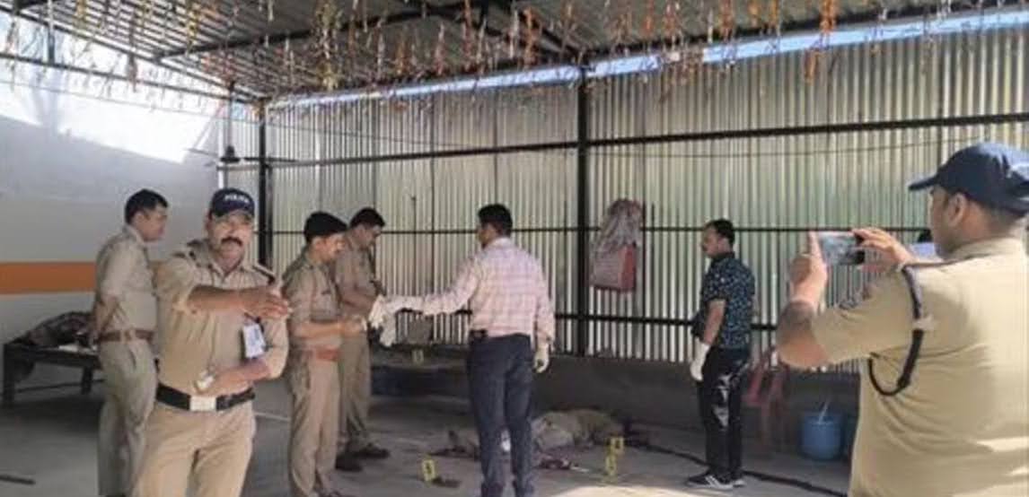 सनसनी: मंदिर परिसर में मिला पुजारी का लहूलुहान शव,  पुलिस ने शुरू की जांच