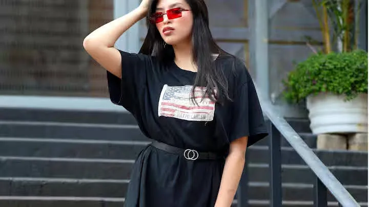 पहनावा: ओवरसाइज टी-शर्ट के साथ पहनें ये 5 तरह के बॉटम वियर, मिलेगा कूल लुक