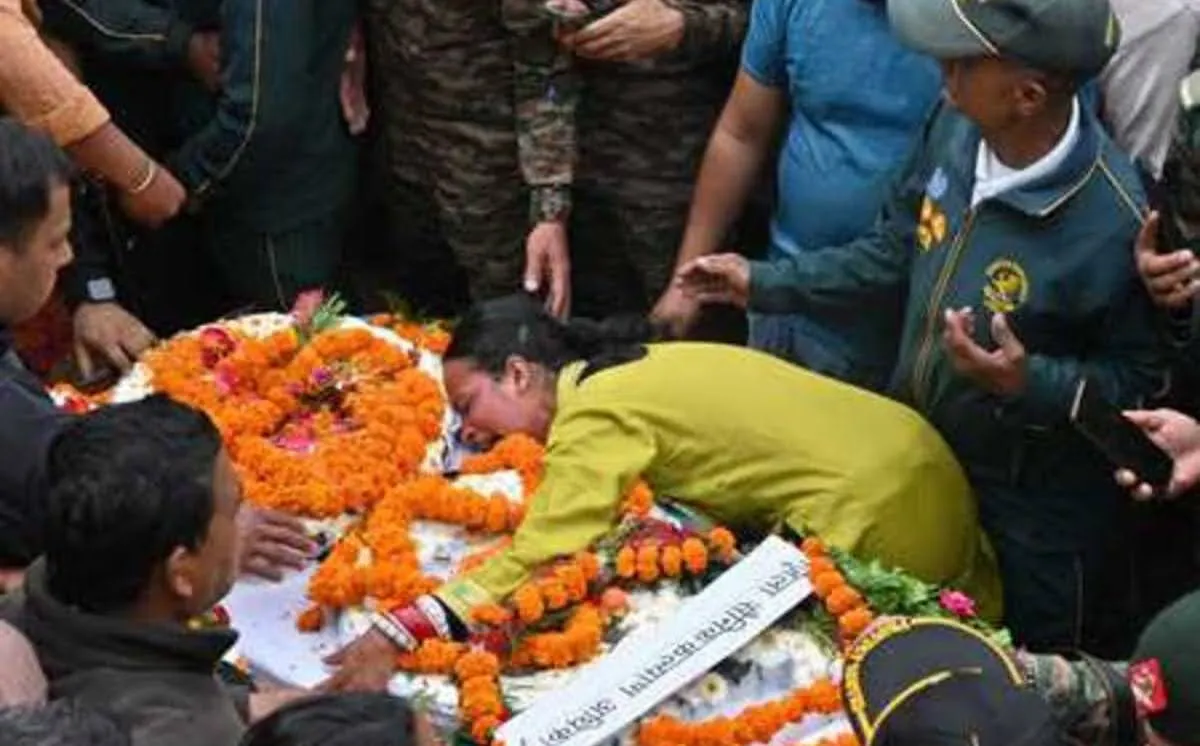 जयहिंद:’बैटल कैजुअल्टी’ में प्राण गंवाने वाले जवान का पार्थिव शरीर पहुंचा गांव, नम आंखों से दी अंतिम विदाई