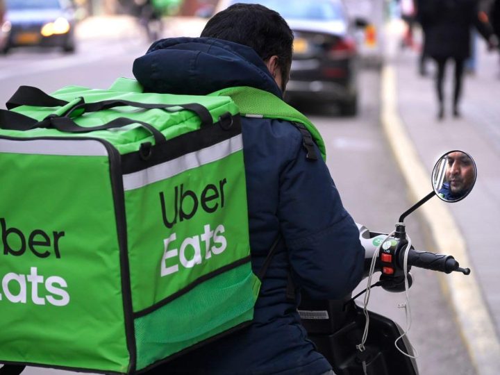 रोज़गार: भारत में मजबूरी तो अमेरिका में मजे की नौकरी है डिलीवरी का काम