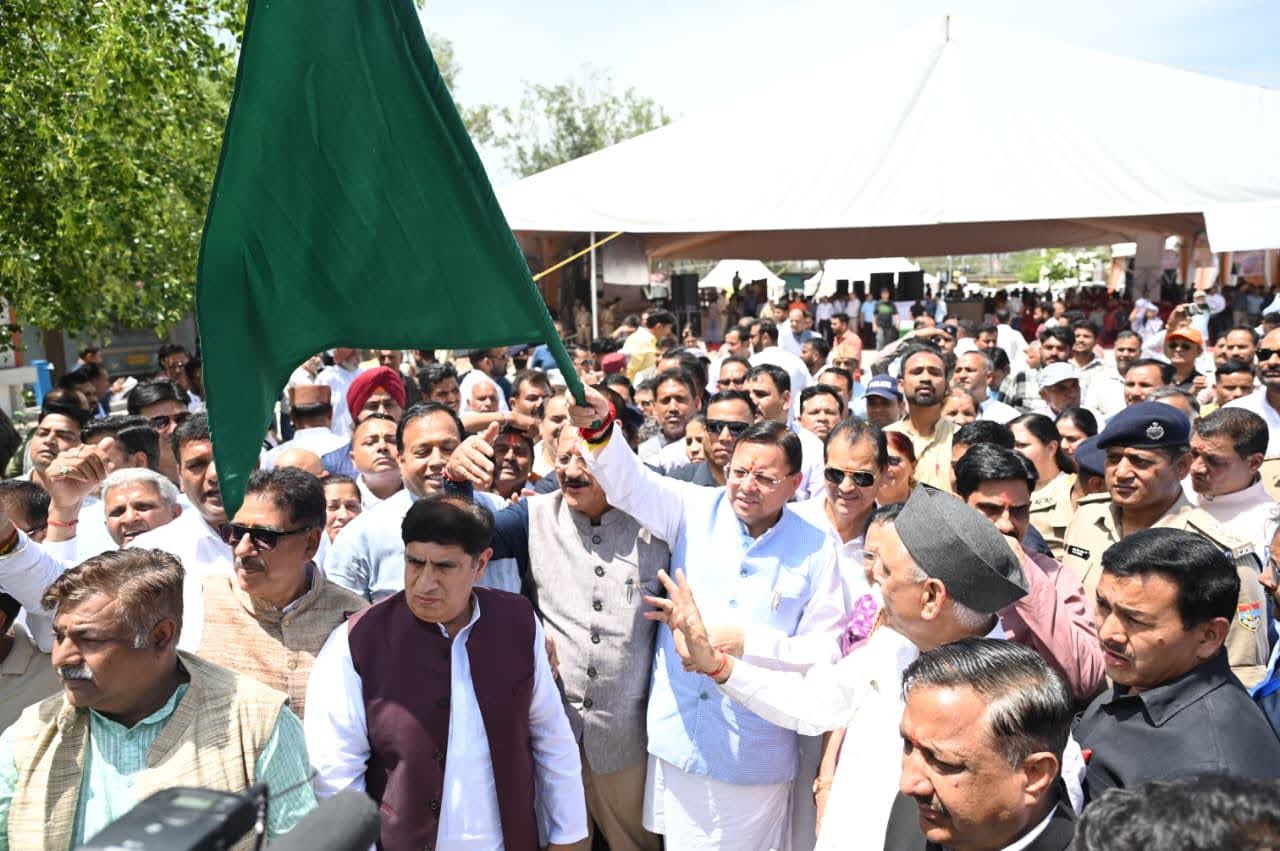 राज-काज: मुख्यमंत्री ने ऋषिकेश से चार धाम जाने वाली बसों को हरी झंडी दिखाकर किया रवाना  