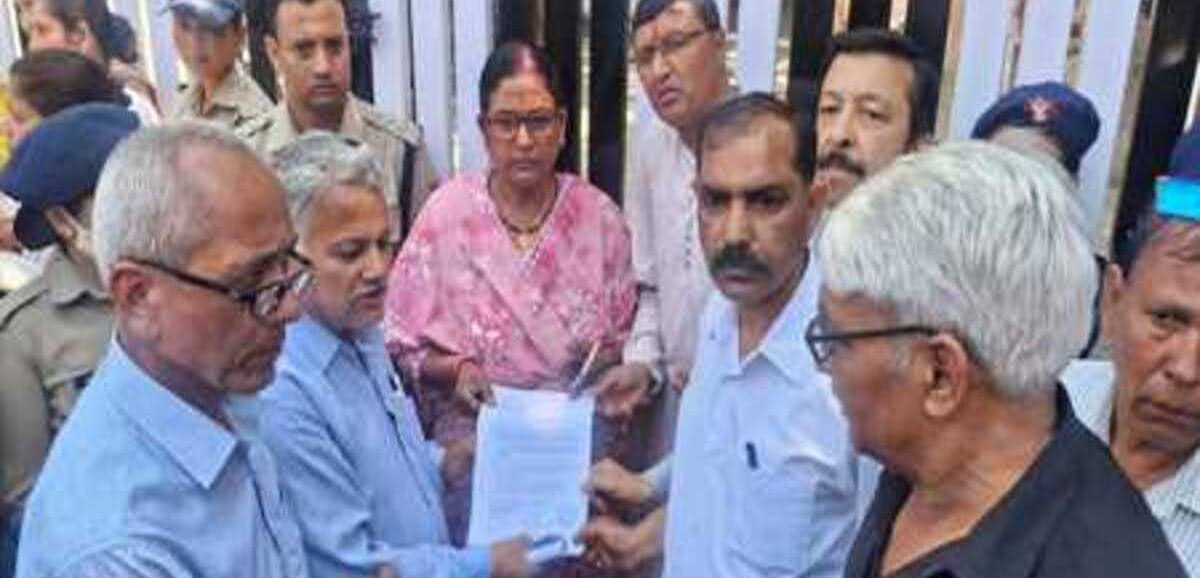आक्रोश: हरियाणवी गायक मासूम शर्मा की गिरफ्तारी की मांग तेज़, मंच से गालियां देने का है आरोप