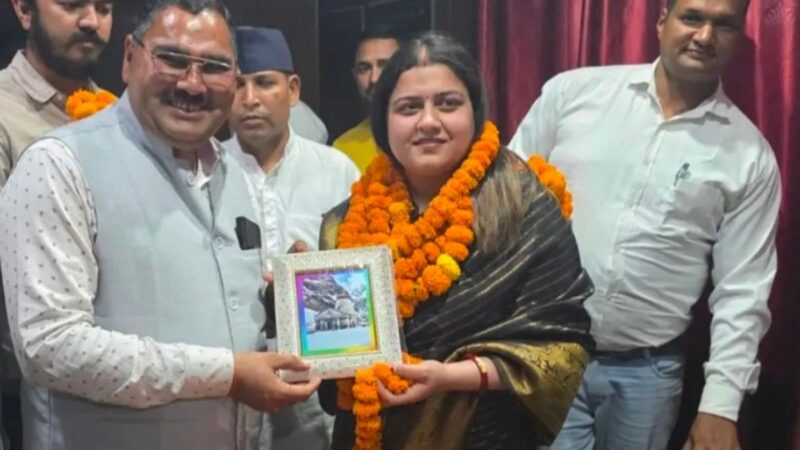 कमान: चमोली की योगिता रावत बनीं ग्राम प्रधान संगठन की प्रदेश अध्यक्ष, गांव में खुशी का माहौल