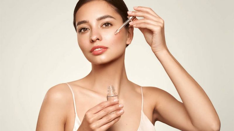देखभाल: चेहरे पर सीरम लगाते समय न करें ये गलतियां, हो सकता है नुकसान