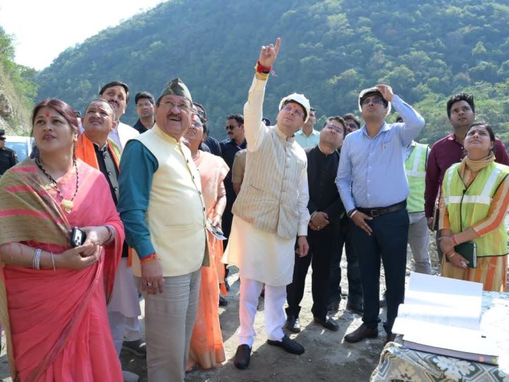 राज-काज: चारधाम यात्रा के मद्देनजर ग्राउंड जीरो पर उतरे मुख्यमंत्री धामी; सड़क मार्ग से किया यात्रा मार्ग का निरीक्षण