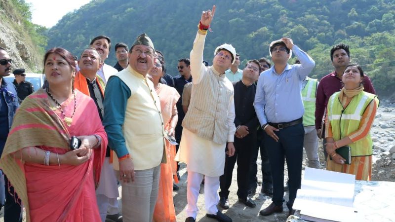 राज-काज: चारधाम यात्रा के मद्देनजर ग्राउंड जीरो पर उतरे मुख्यमंत्री धामी; सड़क मार्ग से किया यात्रा मार्ग का निरीक्षण