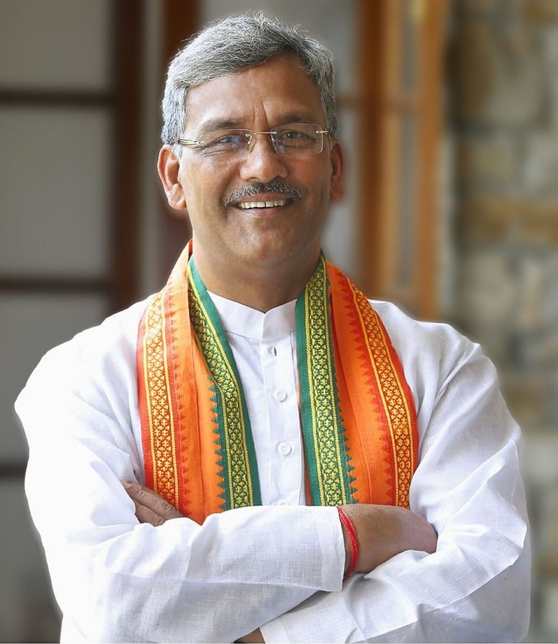 सराहना: केंद्रीय विद्यालय के पक्ष में भूमि हस्तांतरित होने पर सांसद त्रिवेंद्र सिंह रावत का सम्मान