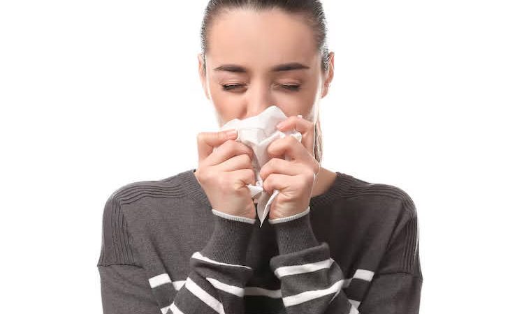 हैल्थ टिप्स: गर्मियों के दौरान जुखाम या एलर्जी हो गई है? इन 5 तरीकों से पाएं राहत