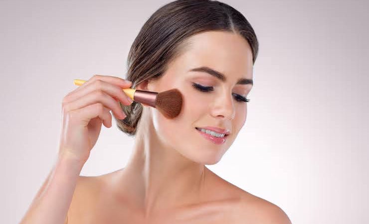 श्रृंगार: ब्लश से बढ़ जाएगी आपके गालों की लाली, इसे इस तरह करना चाहिए इस्तेमाल