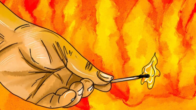 आक्रोश:  एसडीएम कार्यालय के बाहर किसान ने किया आत्मदाह का प्रयास, पुलिस ने रोका