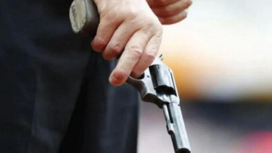 सबक: बिना अनुमति के रिवाल्वर लेकर घूमना यूपी के व्यक्ति को पड़ा मंहगा, पुलिस ने किया गिरफ्तार