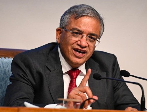 टकराव: सीईसी ज्ञानेश कुमार को हटाने की तैयारी में विपक्ष, संसद में ला सकता है नोटिस