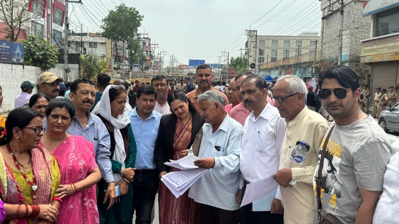 आवाज़: आम लोगों से जुड़े विभिन्न मुद्दों को लेकर विधानसभा के सामने जोरदार प्रदर्शन, सीएम को ज्ञापन 