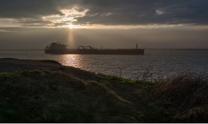 दावा: होर्मुज के इस साल पूरी तरह खुलने की उम्मीद नहीं, ईरान ने बिछाई आधुनिक सुरंग 