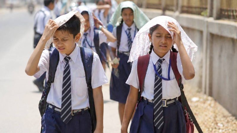 बड़ी ख़बर: गर्मी के बीच कई राज्यों में बदली स्कूलों की टाइमिंग, जानें कब से शुरू होंगी छुट्टियां
