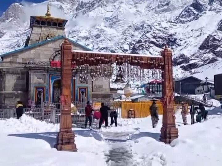 अड़चन: बर्फबारी के चलते केदारनाथ धाम यात्रा की तैयारियों पर लगा ब्रेक