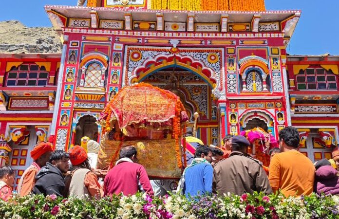 आस्था: ‘हर-हर महादेव’ के जयकारों के साथ खुले केदारनाथ धाम के कपाट, वीडियो-रील बनाने पर रोक