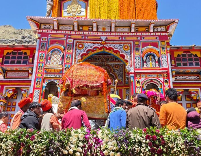 आस्था: ‘हर-हर महादेव’ के जयकारों के साथ खुले केदारनाथ धाम के कपाट, वीडियो-रील बनाने पर रोक
