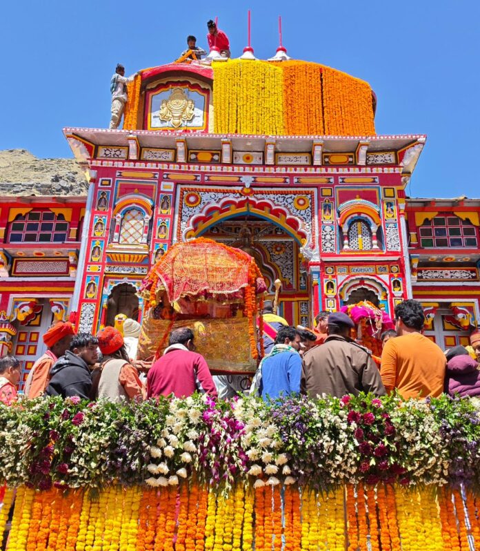 आस्था: ‘हर-हर महादेव’ के जयकारों के साथ खुले केदारनाथ धाम के कपाट, वीडियो-रील बनाने पर रोक