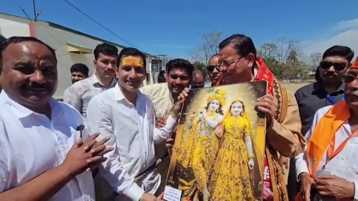 उत्साह: रामनगर पहुंचने पर भाजपा कार्यकर्ताओं ने किया सीएम धामी का जोरदार स्वागत