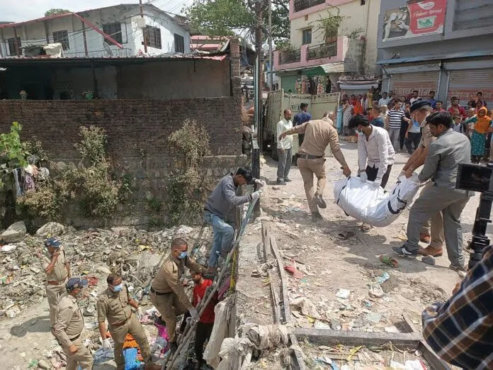 सनसनी: दून शहर के चूना भट्टा क्षेत्र में अज्ञात शव मिलने से मची सनसनी, पुलिस जांच में जुटी
