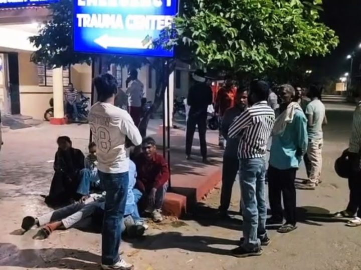 दुखद: सड़क हादसे में दो युवकों की मौके पर ही दर्दनाक मौत, शादी समारोह से वापस लौट रहे थे घर 