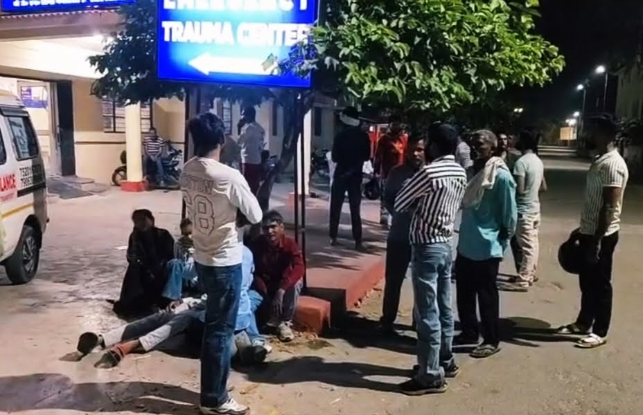 दुखद: सड़क हादसे में दो युवकों की मौके पर ही दर्दनाक मौत, शादी समारोह से वापस लौट रहे थे घर 