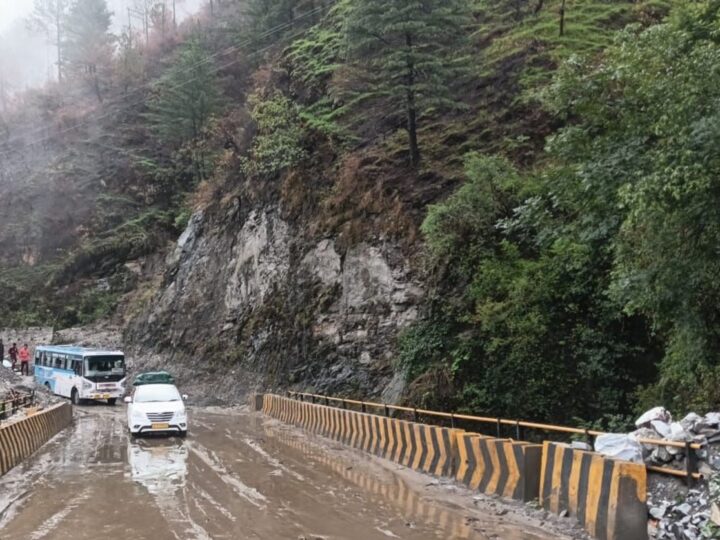 तबाही: आंधी के साथ हुई ओलावृष्टि से फसल को हुआ नुकसान