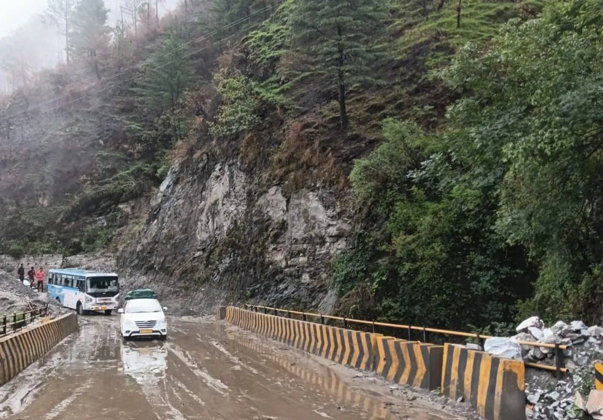 तबाही: आंधी के साथ हुई ओलावृष्टि से फसल को हुआ नुकसान