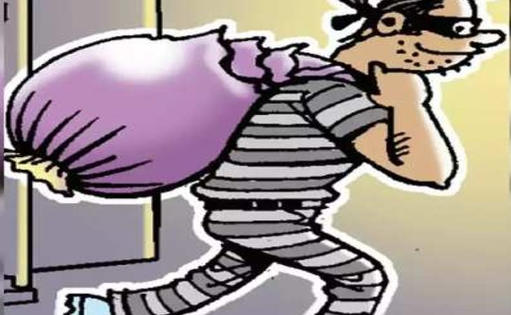 लुत्फ़: चोरी करने के बाद एसी चलाकर 6 घंटे तक सोता रहा चोर, फिर निकल गया..सीसीटीवी देख पुलिस भी हैरान