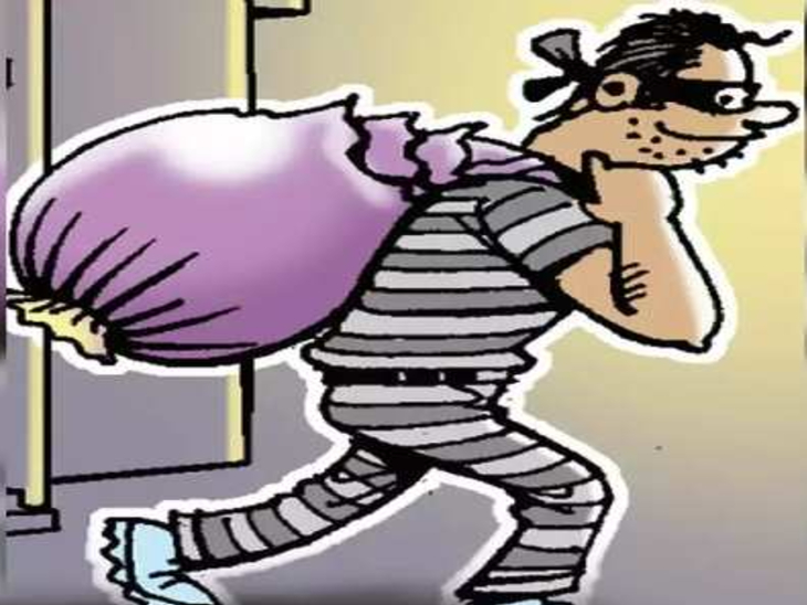 लुत्फ़: चोरी करने के बाद एसी चलाकर 6 घंटे तक सोता रहा चोर, फिर निकल गया..सीसीटीवी देख पुलिस भी हैरान