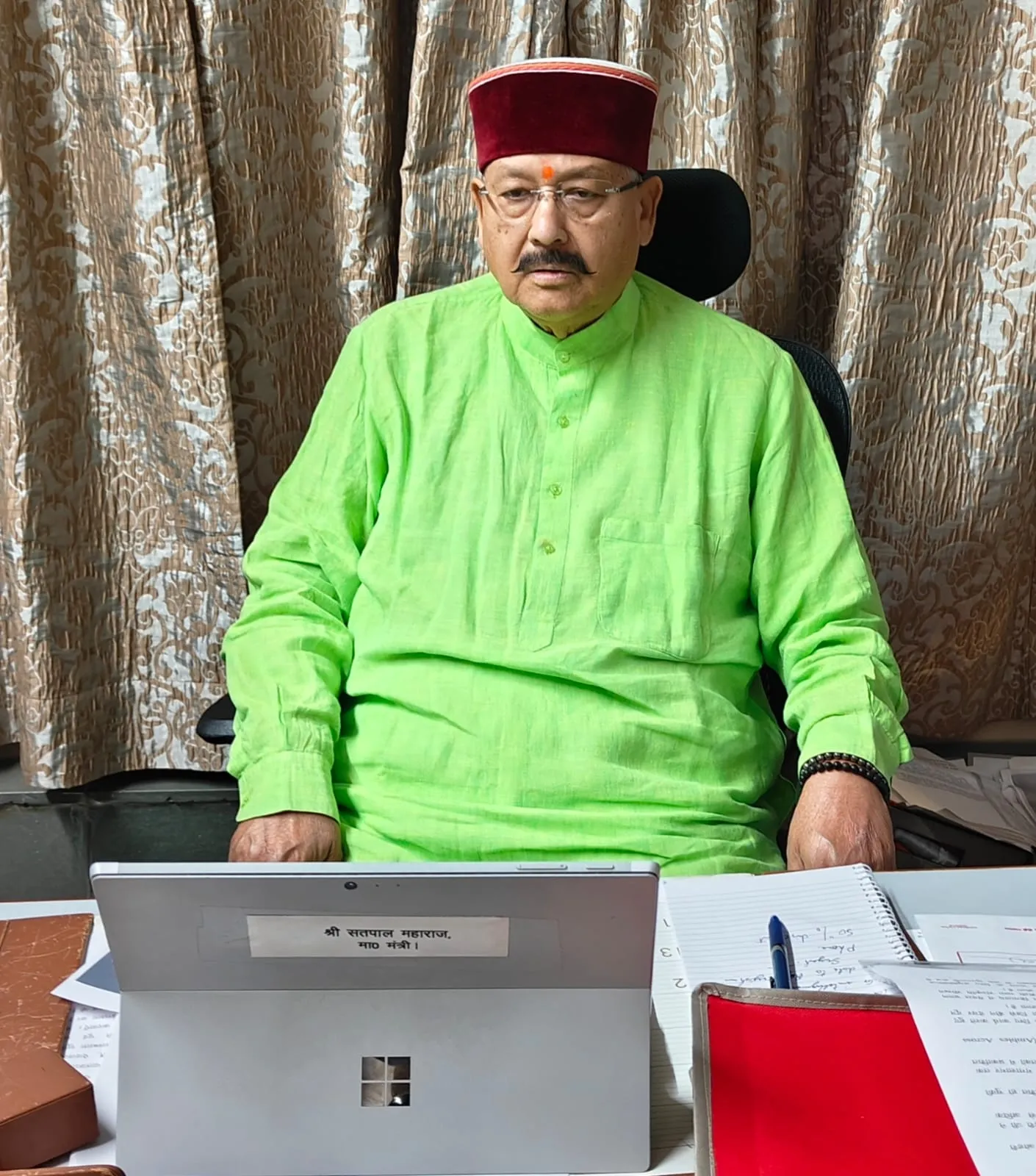 पर्यटन मंत्री सतपाल महाराज ने हैली टिकटों की ब्लैक मार्केटिंग पर अंकुश लगाने के दिए निर्देश