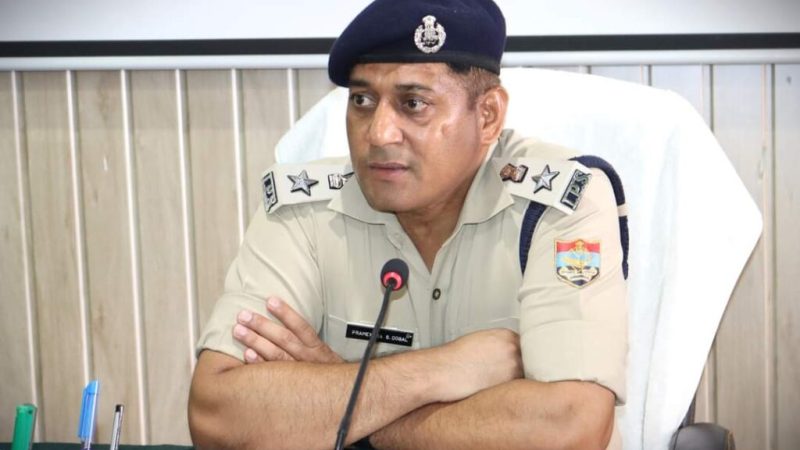 फेर-बदल: पुलिस कप्तान प्रमेंद्र सिंह डोबाल ने किए 54 इंस्पेक्टरों व दरोगाओं को किया इधर से उधर