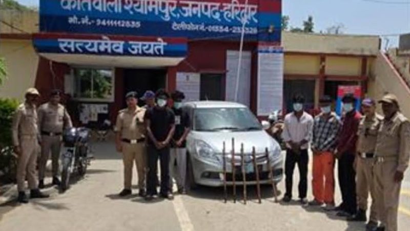 सबक: लाठी-डंडों के साथ मचा रहे थे हुड़दंग, पुलिस ने धर दबोचे ‘मकड़ा गैंग’ के पांच युवक